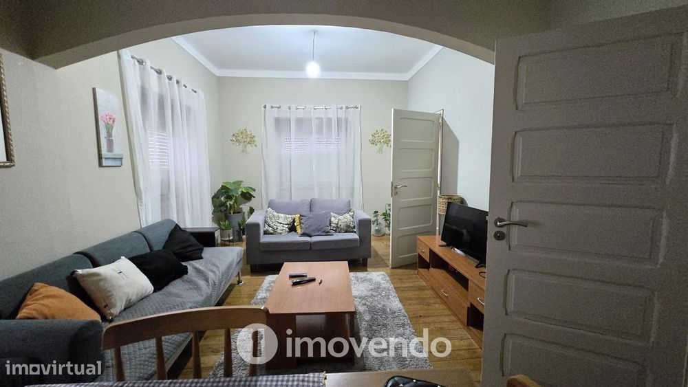 Prédio urbano, com três T4 e garagem, em Asseiceira, Tomar