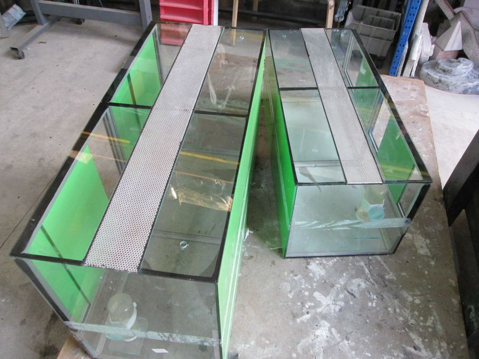 Aquários terrários para peixes ou répteis.