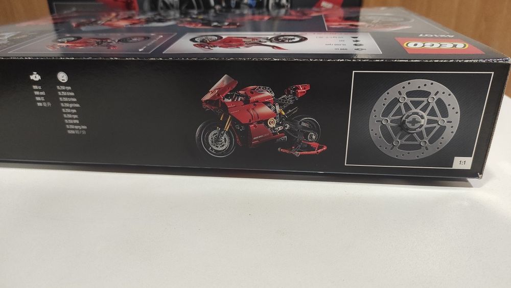 LEGO Technic 42107 Ducati Panigale V4 R (646 Деталей)