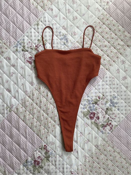 Pomarańczowe wycięte body na ramiączka S 36 bershka