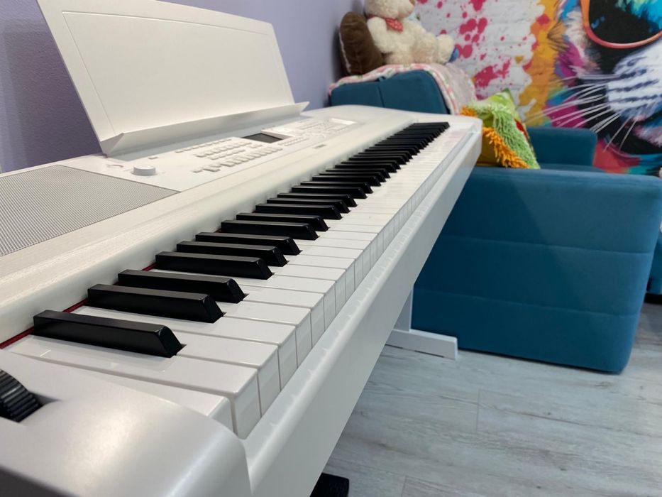 Pianino keyboard Yamaha DGX 670 zestaw ze stojakiem