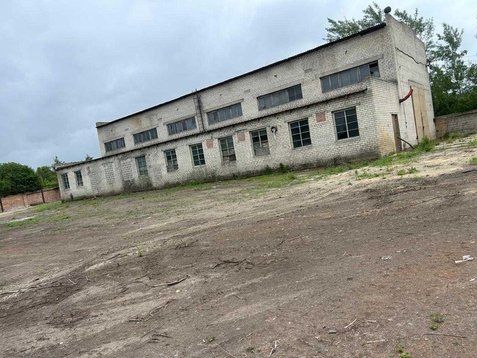 Продаж виробничо-складської комерційної бази в с.Звірів Луцького р-ну