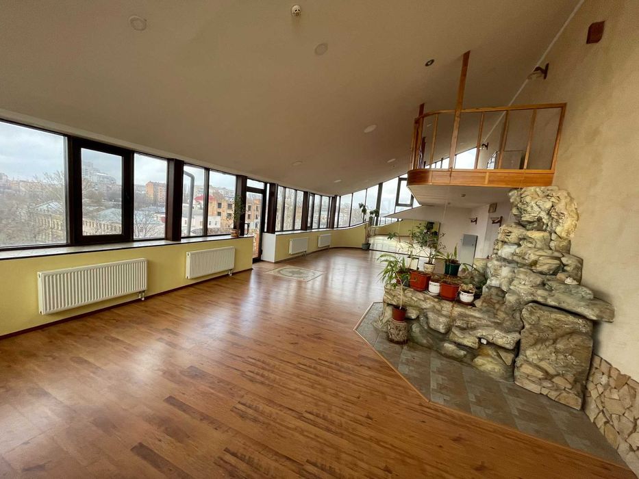 Центр Спаська офіс в бізнес-центрі 238 кв.м. ремонт ціна 150 тис.у.о.