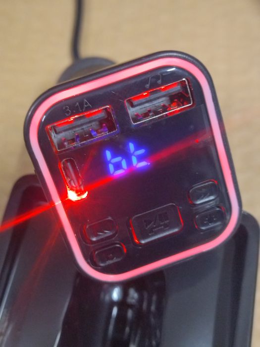 Transmiter FM z ładowarką