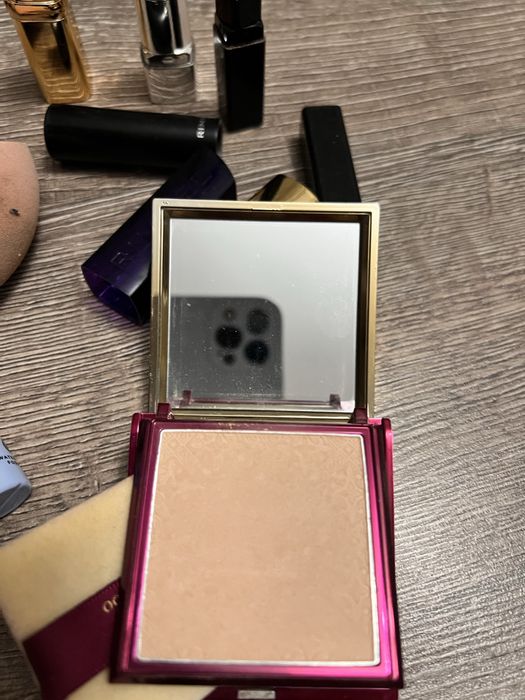 Лот косметики румяна помада тени тушь крем вокруг глаз тоналка