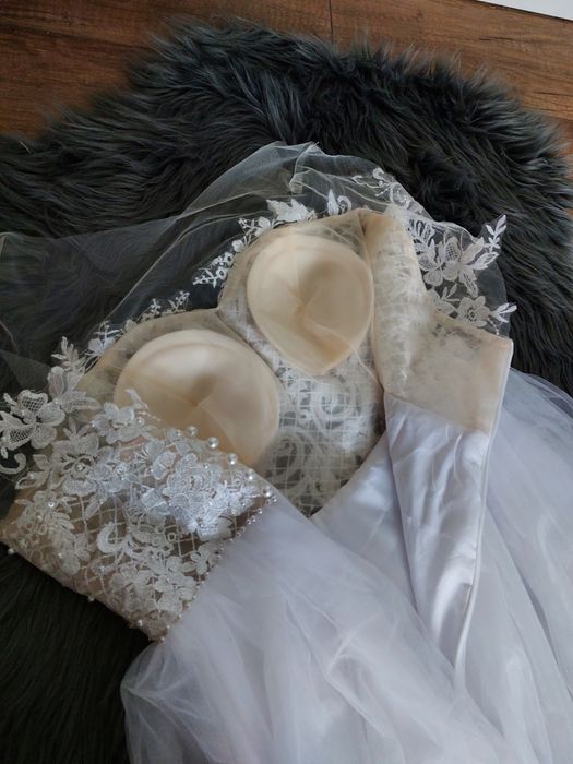 Suknia ślubna z pięknym gorsetem