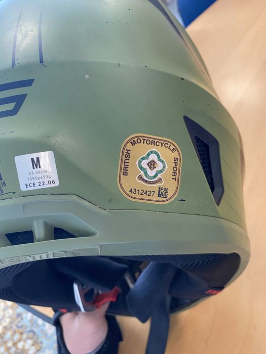 Capacete Leatt brace