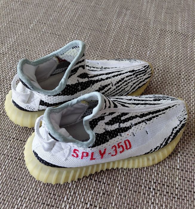 Adidas Yezzy Boost V2 zebra