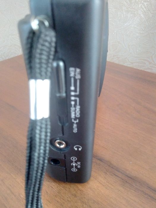 Радиоприемник V9805  новий.