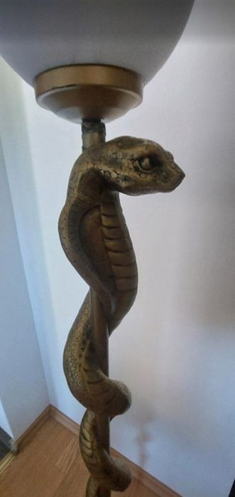Efektowna lampa podłogowa Wąż Kobra 125 cm metalowa retro