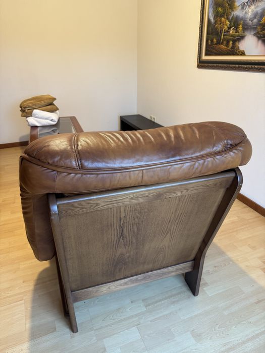 Conjunto de Sofa e Poltrona de Pele