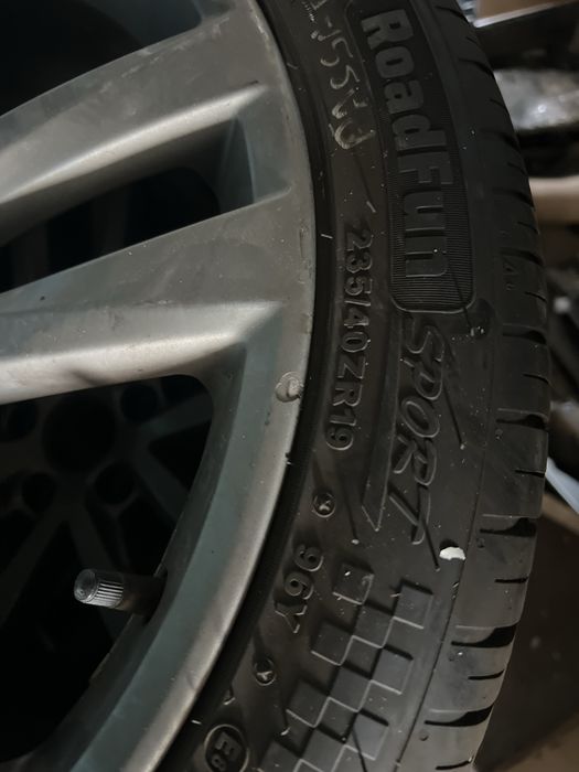Колеса в сборі 235/40/19