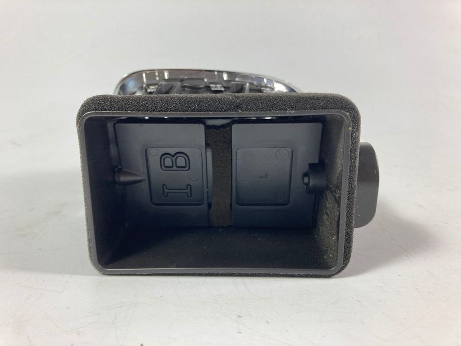 Dodge Durango 2014-20 kratka nawiewu lewa deski rozdzielczej