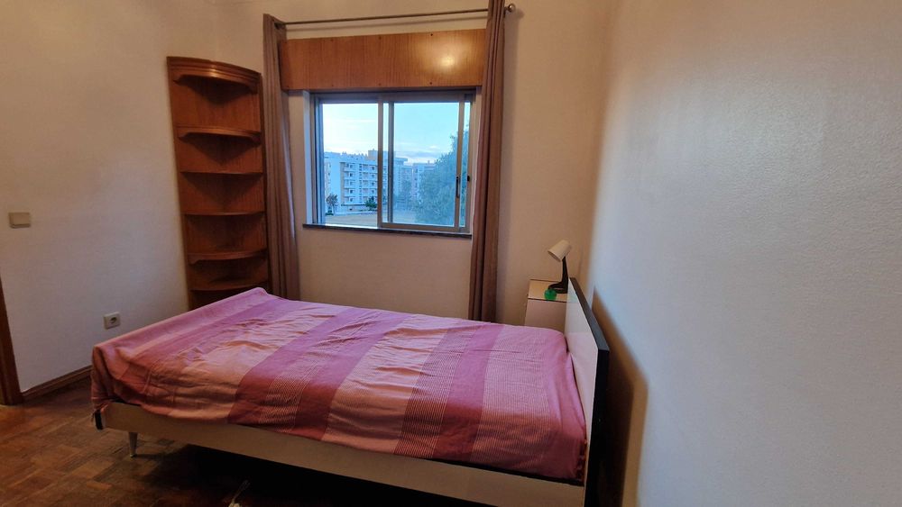 Quarto Bem Localizado em Faro