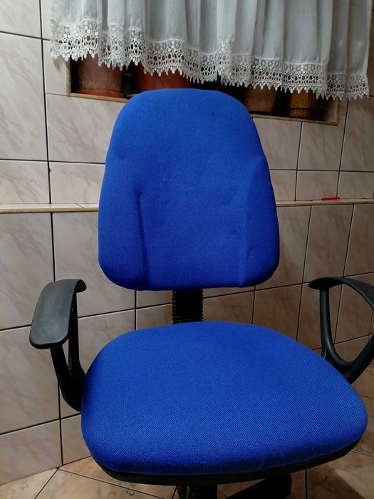 Fotel obrotowy niebieski