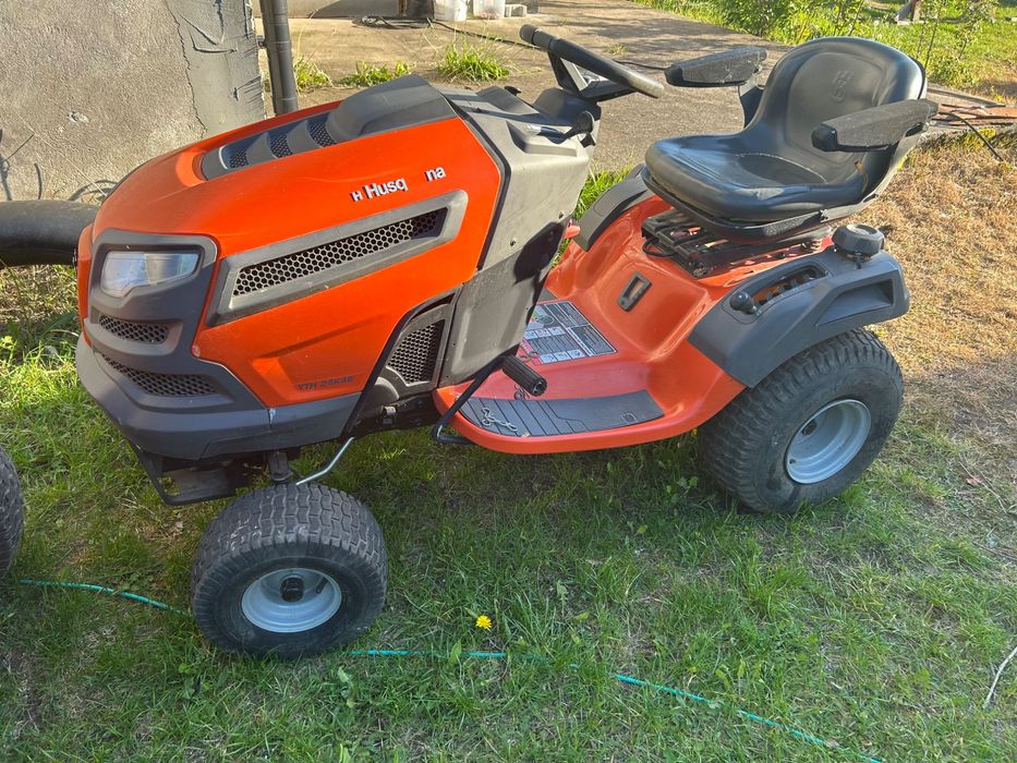 Kosiarki traktorek Johan Deer E 130