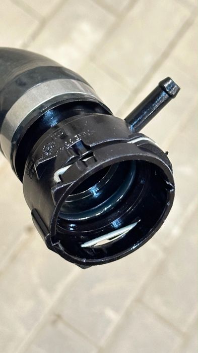 Шланг радіатора охолодження верхній 7P 7P6122101K (патрубок тосольний) Туарег, Туарек, Таурег, Тур Volkswagen Touareg NF FL, Porsche, Audi Ауді Порш