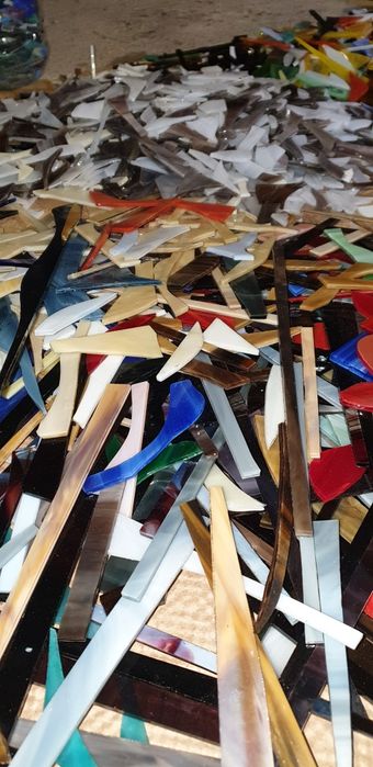 Продам бой витражного стекла.