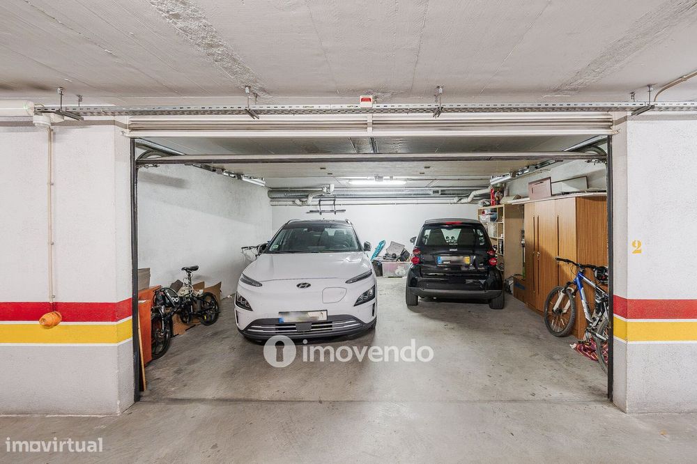 Apartamento T2 moderno, com garagem e varanda enorme, na Malvarosa