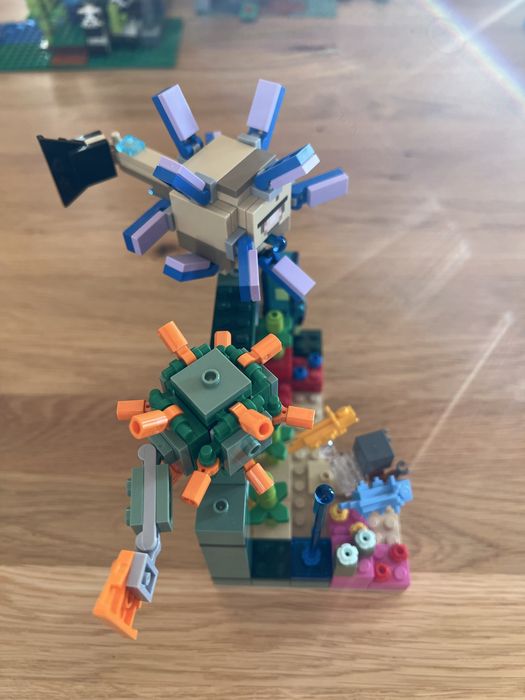 Lego Minecraft 21180 Walka ze Strażnikami