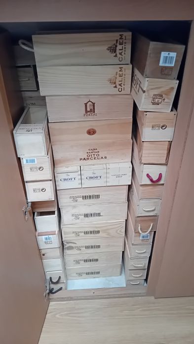 Caixas de vinhos em madeira