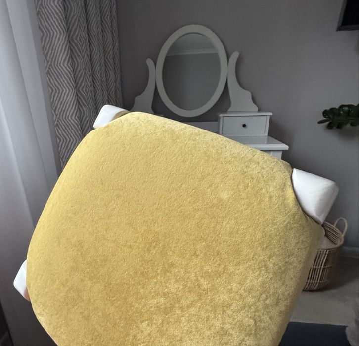 Туалетний столик з табуретом