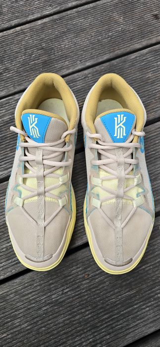 NIKE KYRIE FLYTRAP VI DM1125-100 męskie buty koszykówka r. 42
