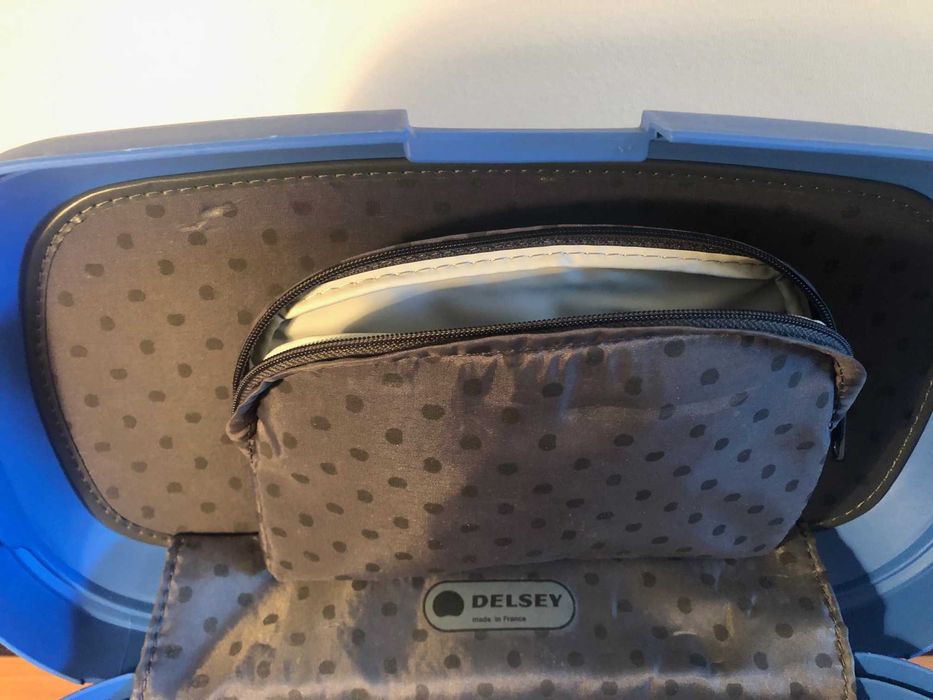 Delsey Necessaire - Óptima companheira de viagem. Excelente estado.