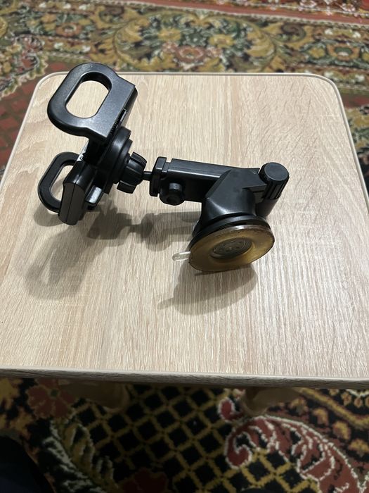 Тримач для телефону в автомобіль