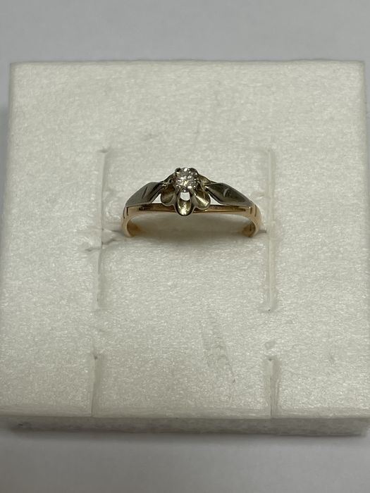 Золотое кольцо с бриллиантом 0.16ct