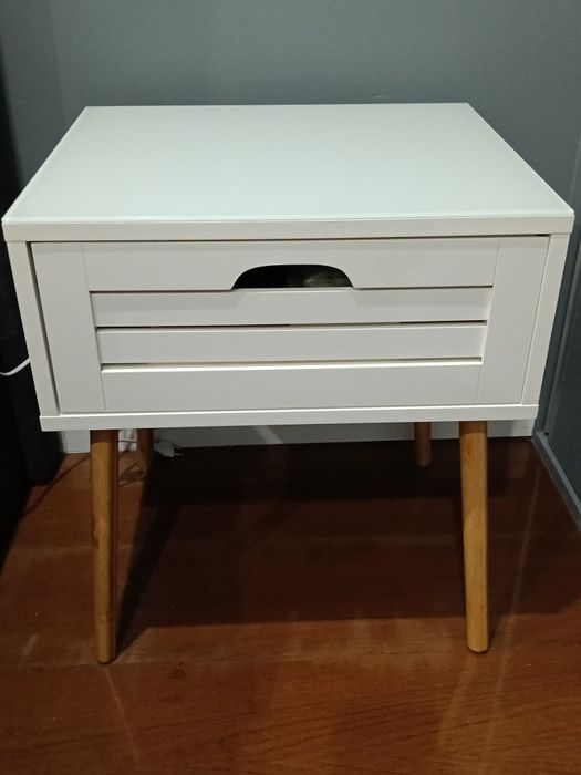 Mesinha de cabeceira