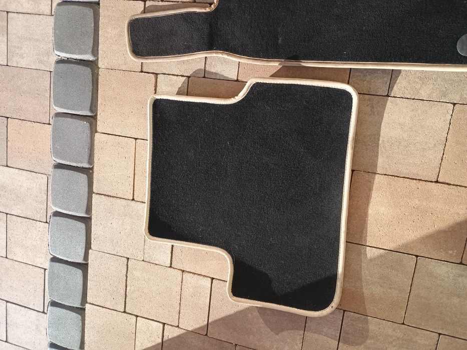 Mercedes GLA dywaniki welurowe