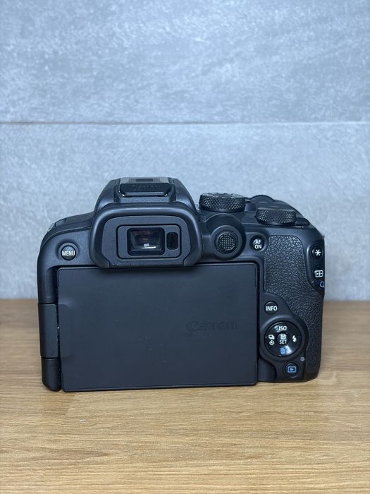 Vendo canon r10 (corpo)