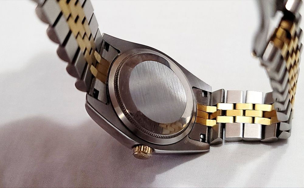 Швейцарские часы Rolex в белом цвете с золотом корпус из нерж.стали механизм quartz выпуск Swiss 80х годов марка времён ссср