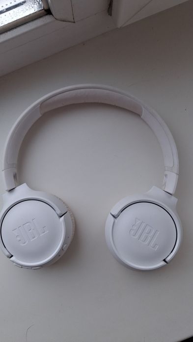 JBL Tune 510BT White и Xiaomi Redmi