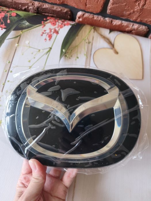 Емблема Mazda CX5 під радар-дистронік