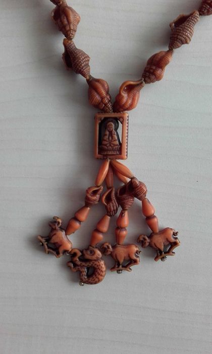 Naszyjnik wykonany w Indiach