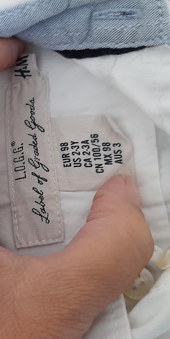 Camisa branca H&M uma 3-4 anos e  outra 2-3 anos - vendido individualm
