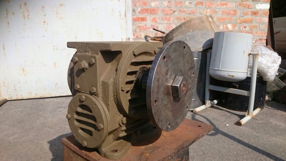 Продам редуктор Ч-100  коефіцієнт пониження 1/30