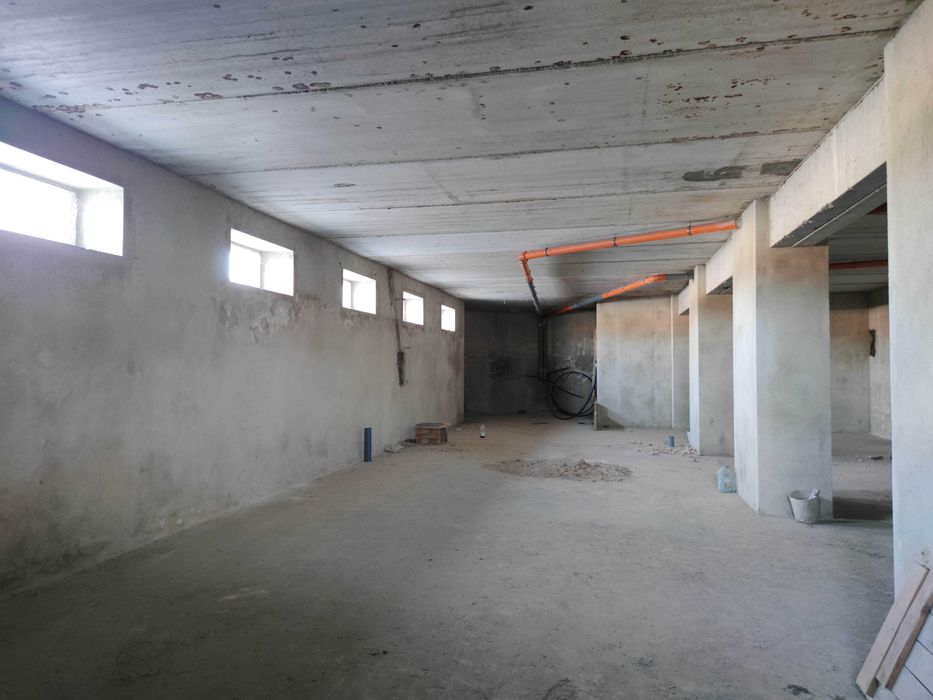 Продаж фасадної будівлі 1200 м² на міжнародній трасі, Вінницька обл.