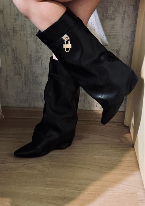 легкі чоботи з загостреним носком