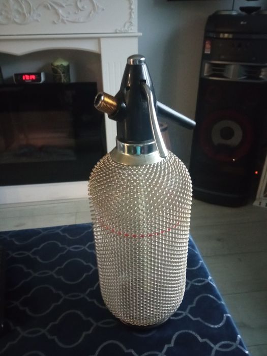Syfony na wodę gazowaną na naboje.syfon jest stary ale w dobrym stanie