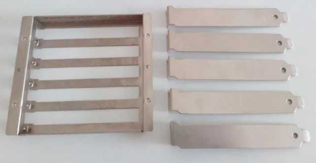 Aberturas para slots de placas de PC e tampas