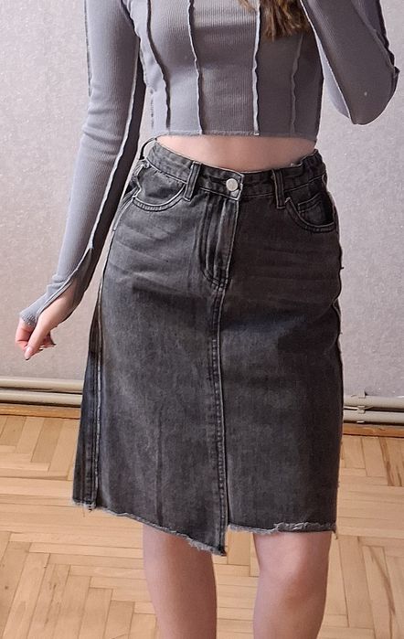 Сіра джинсова спідниця міді, розмір S/М