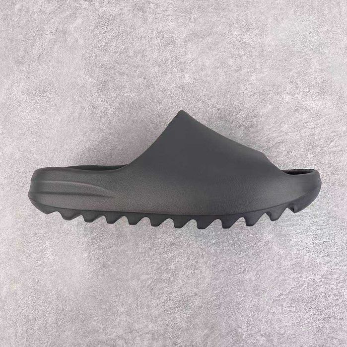adidas Yeezy Slide R.46