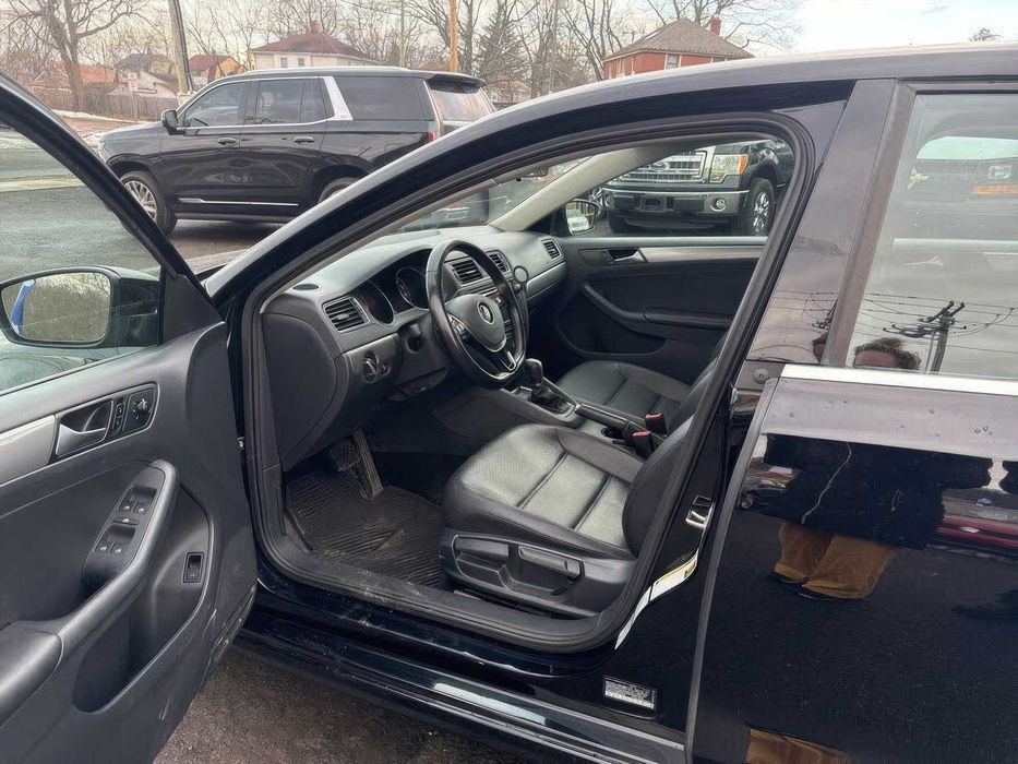 Volkswagen Jetta Sport      2016