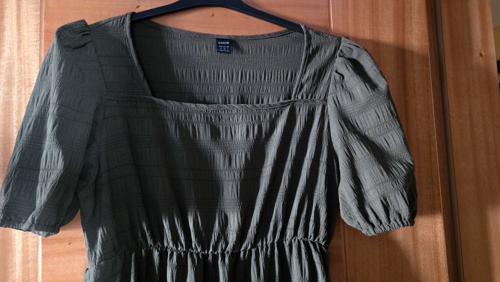 Vestido decote quadrado Shien