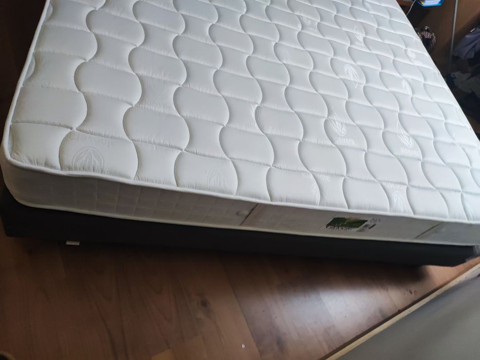 Cama & colchão 180x200cm