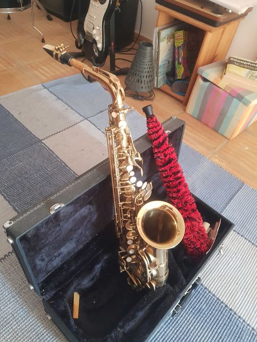 Alto Saxofone - Boston. Excelente Som