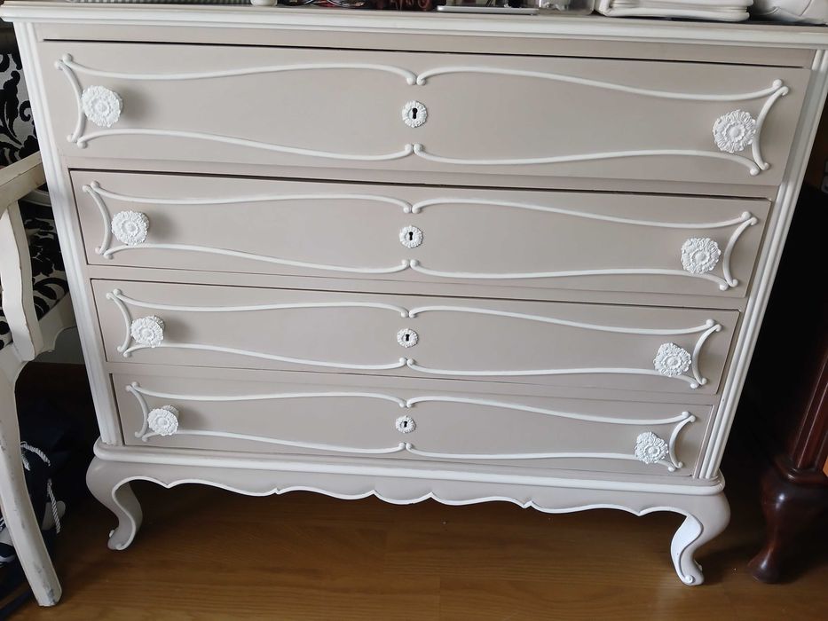 Comoda Queen Anne